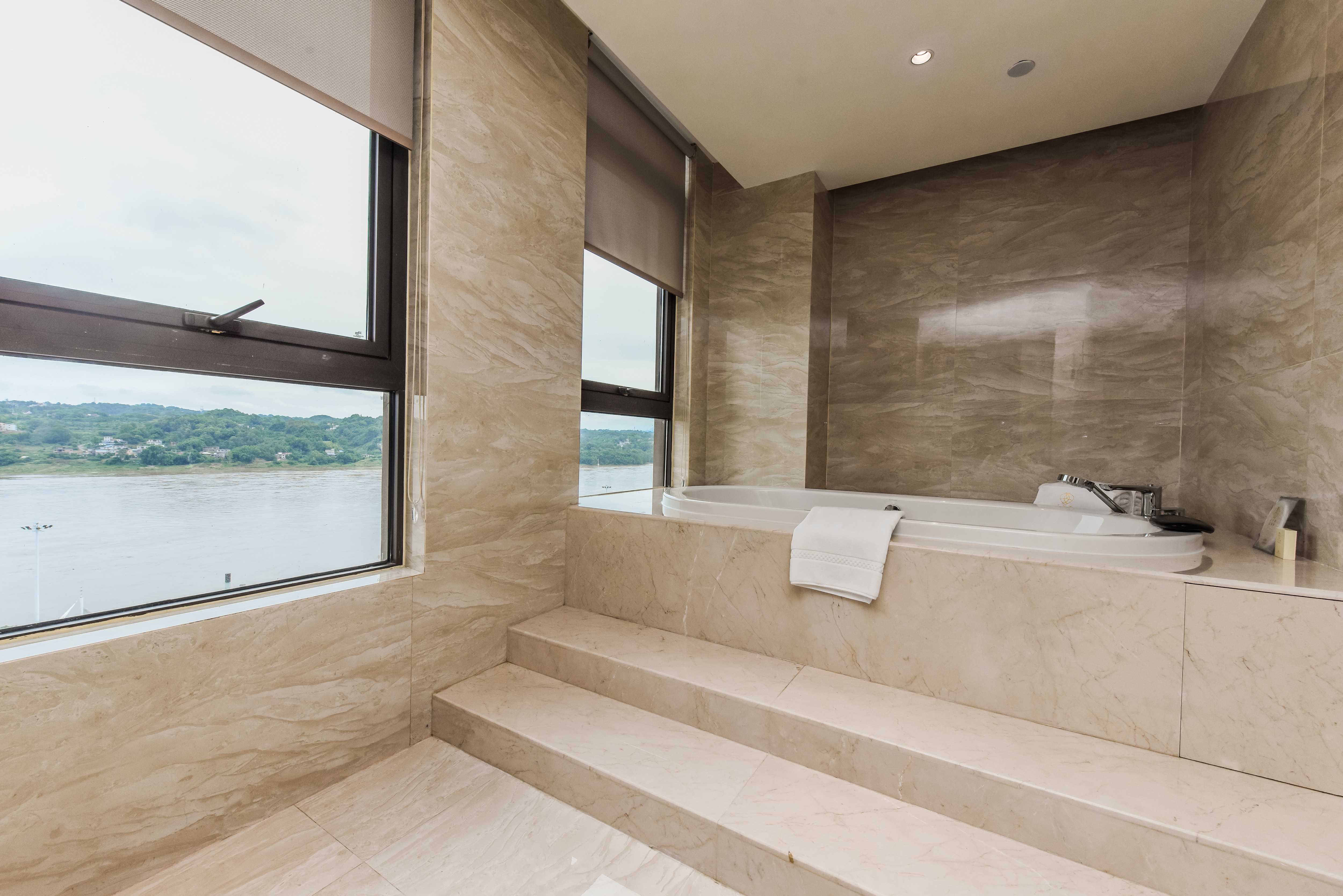 江语尊享江景单间【180度江景+户外阳台】