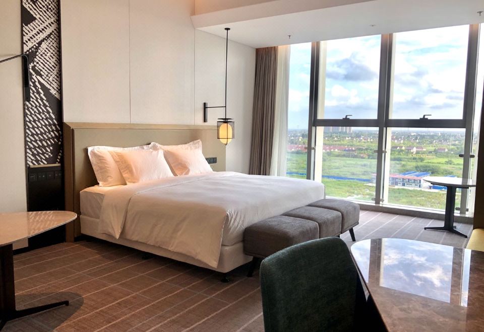 Crowne Plaza QidongSuperior King Room