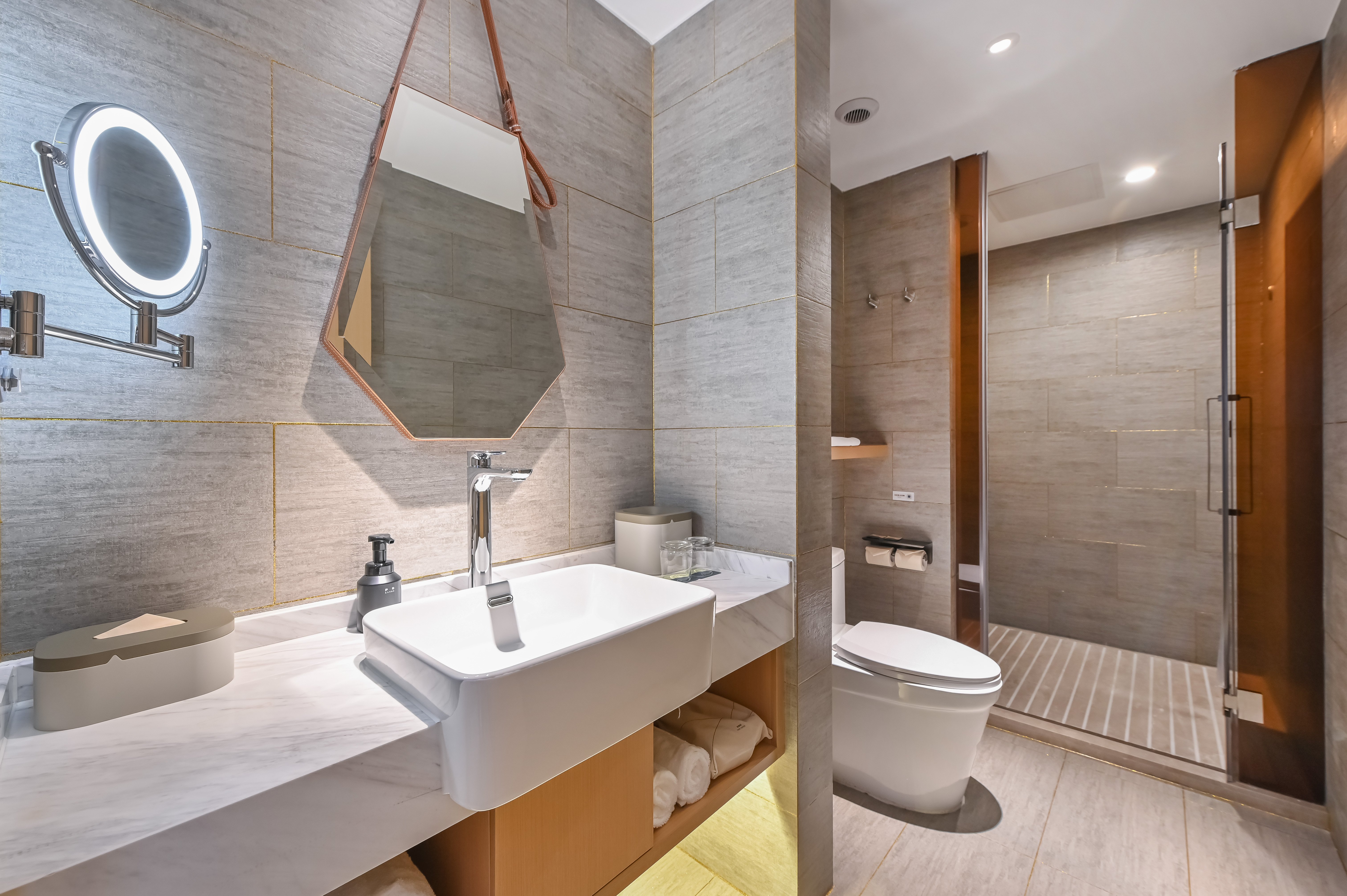 行政大床房（普兰特床垫+裸棉床品+亚朵记忆枕+手机投屏）