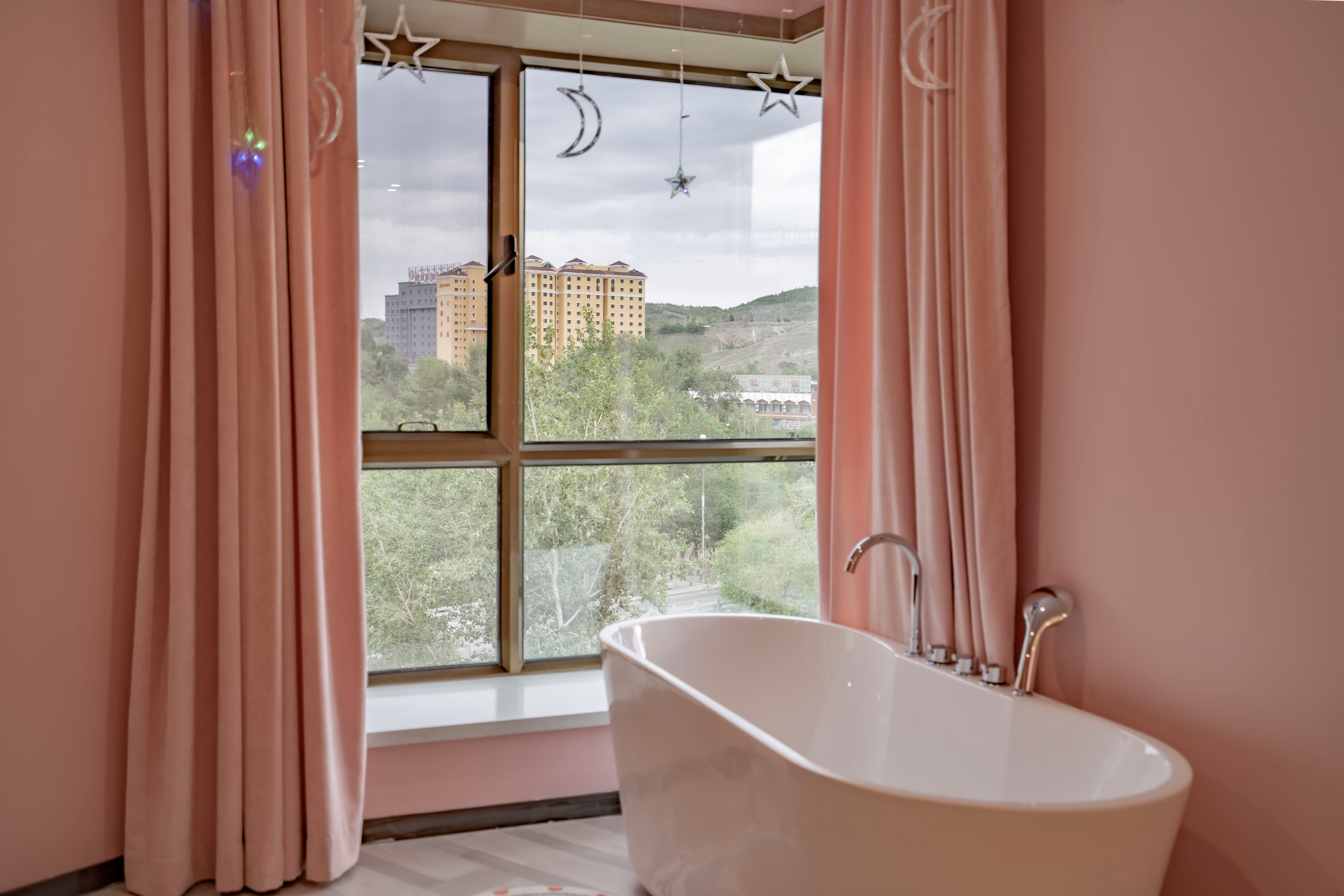 浪漫圆床房（智能语音）