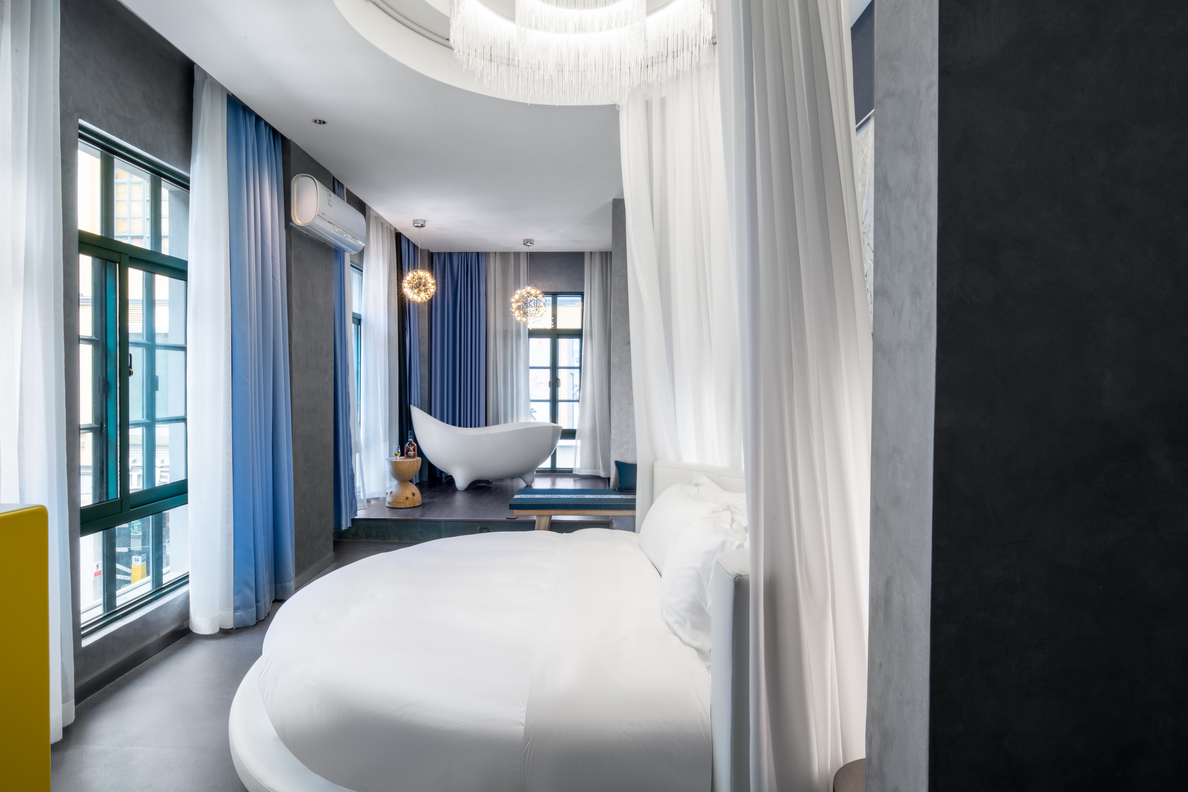 傈僳族|独享270°浴缸圆床房