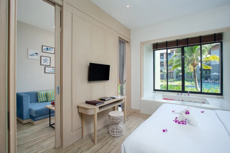 Deluxe Suite With Pool Access And Jacuzzi Non Smoking