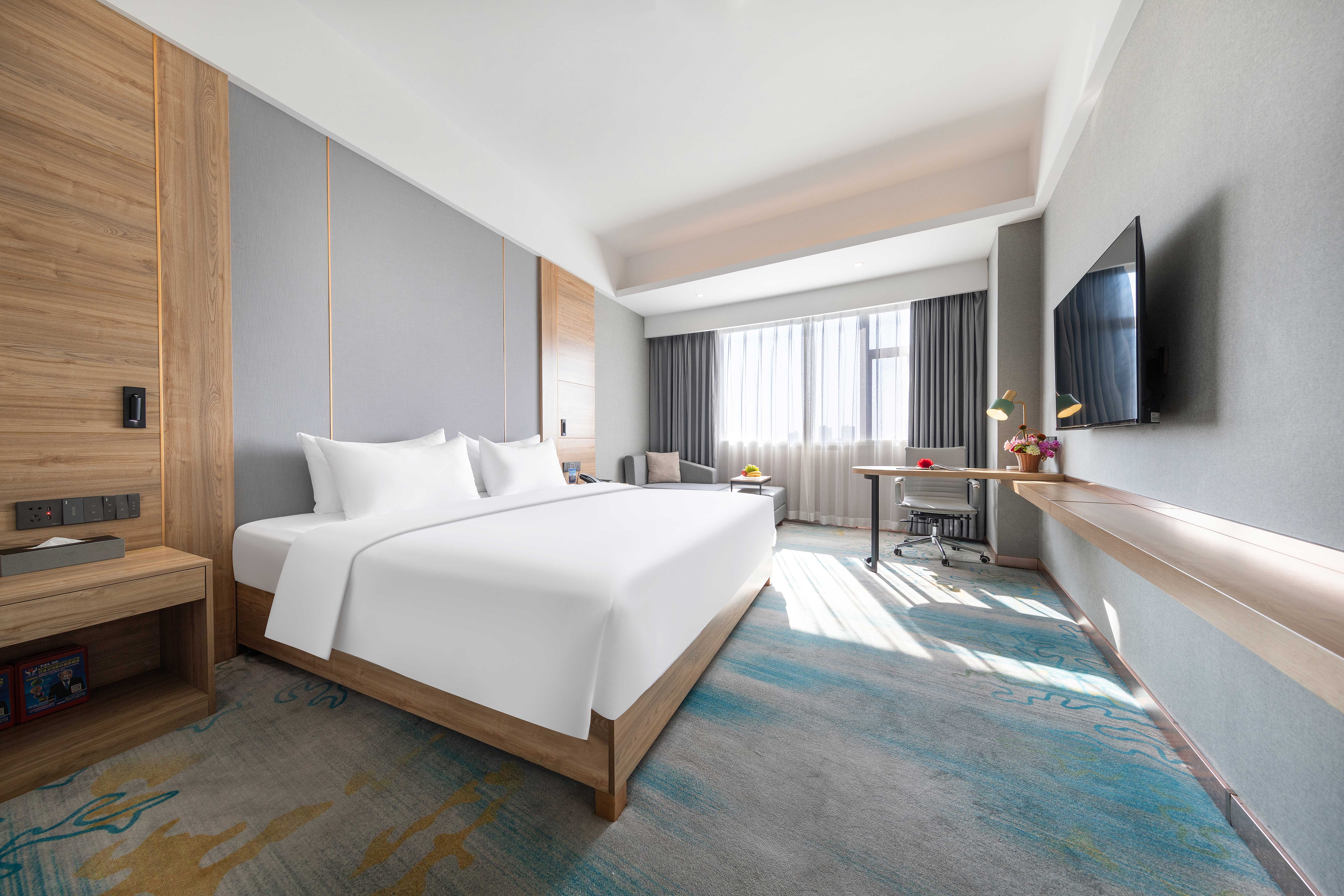 Zhuhai Huafeng Hotel (Huafa Commercial City Wanxuehui Branch)高级大床房丨护颈枕丨高速专网丨四层隔音