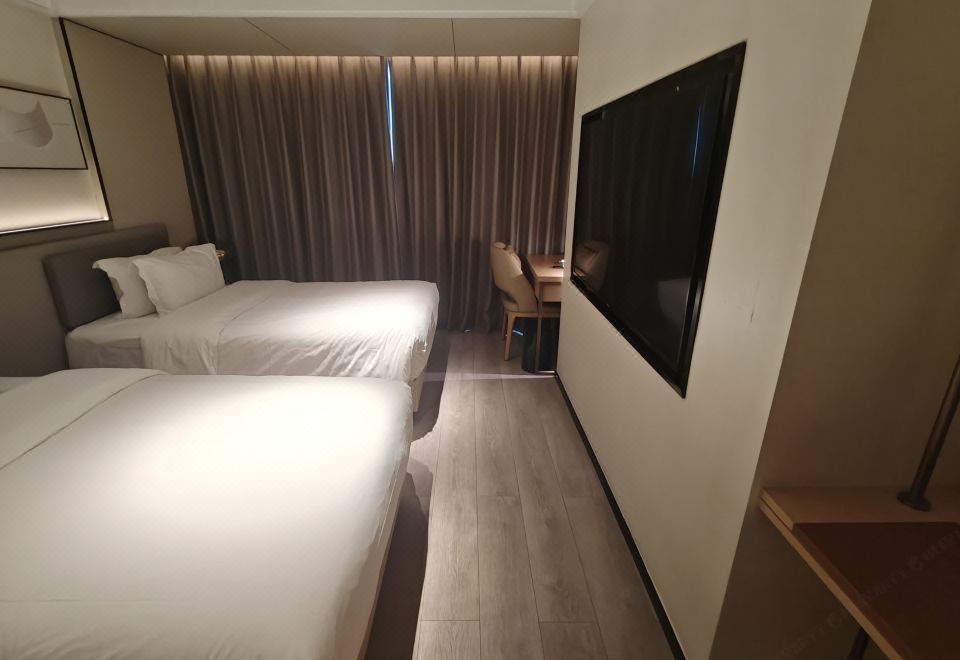 M.DESIGNER.HOTEL (Chengdu Qingbaijiang Cultural and Sports Center)Family Room