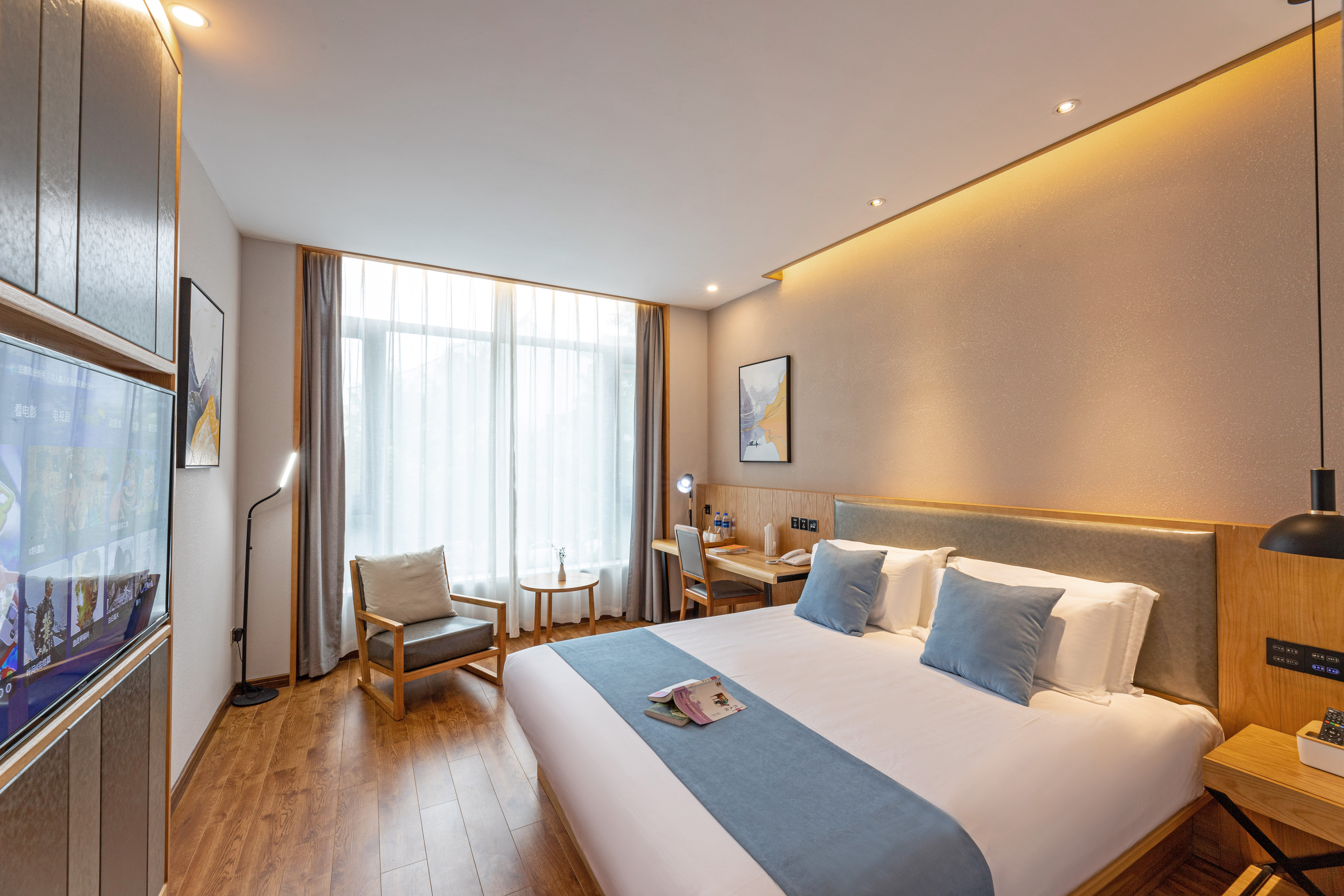 舒适大床房（落地大窗+电动窗帘+阿道夫洗护套装）