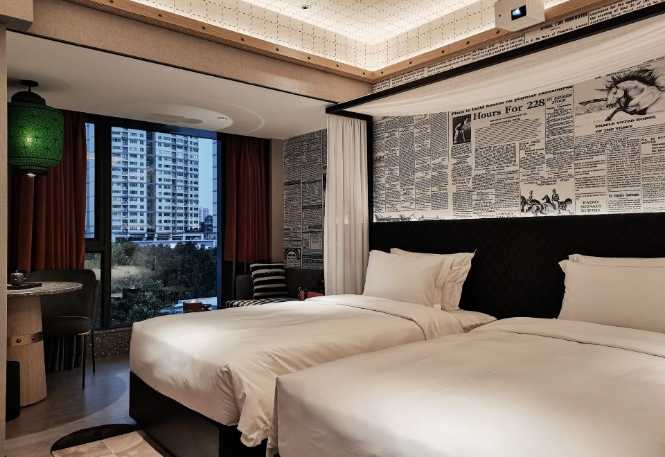 观影踏燕双床房