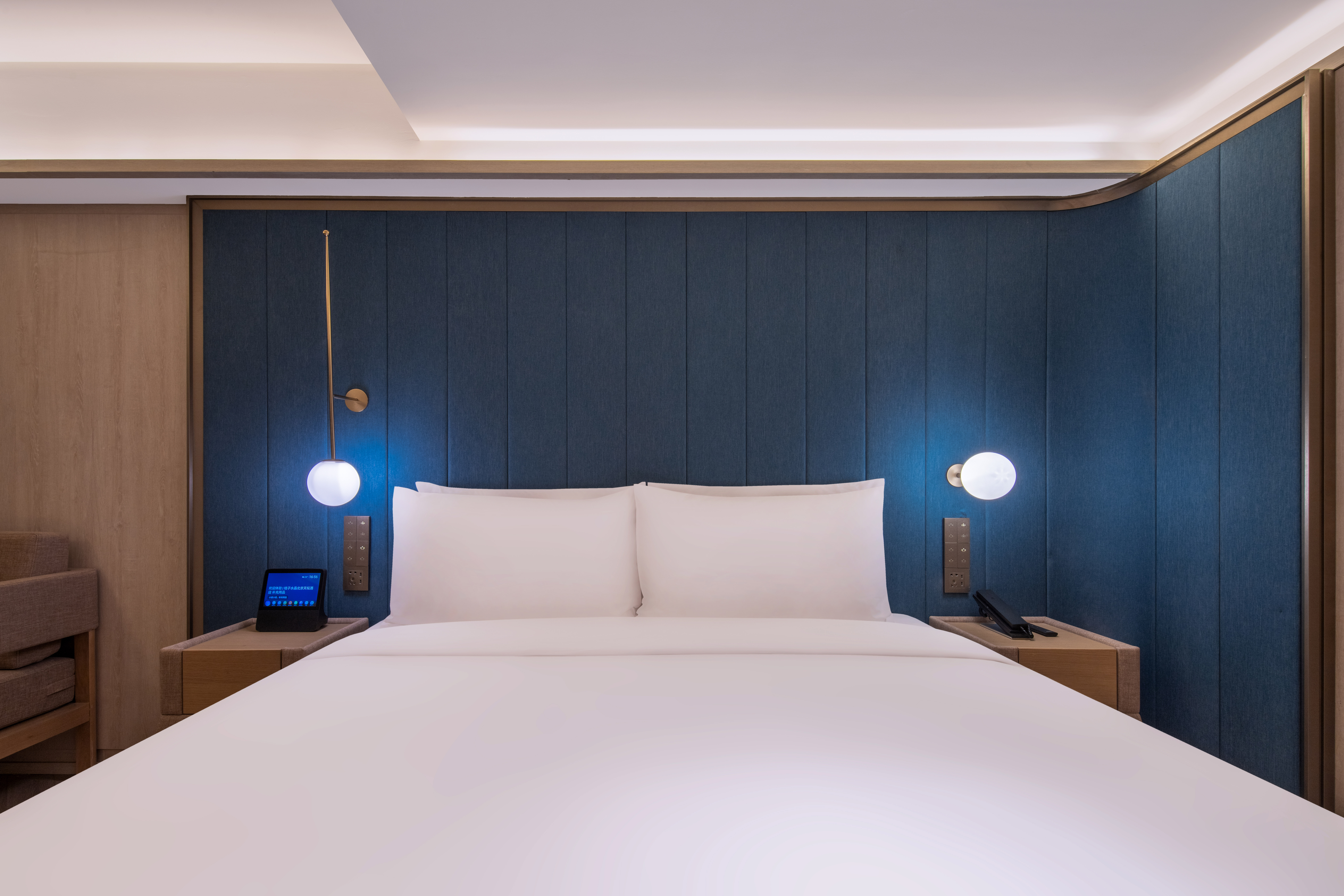 大床房（智能客控+小冰箱+65寸投屏电视+零压床垫）