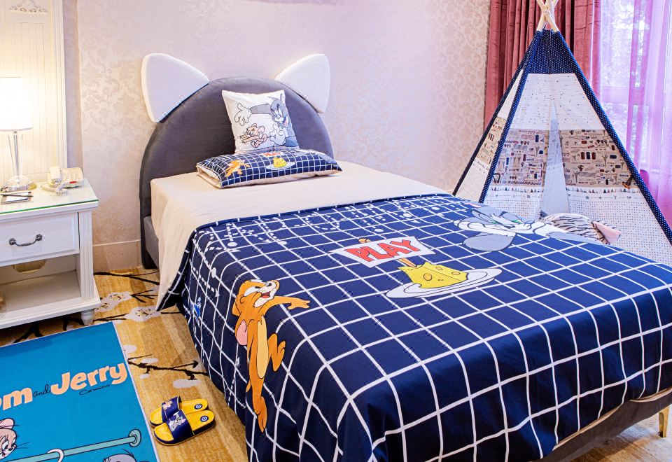 童趣猫和老鼠亲子主题房