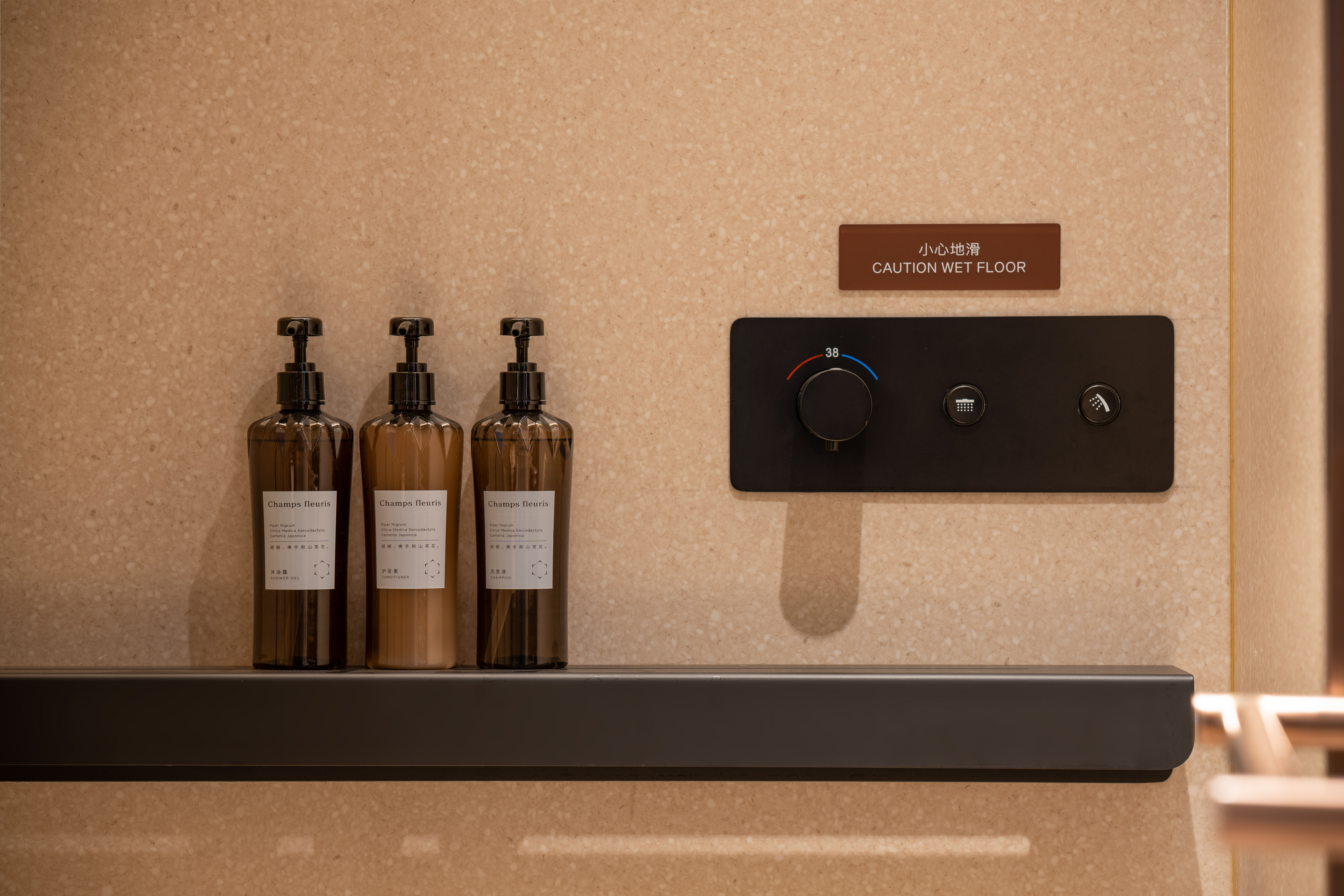 大床房（智能客控+小冰箱+65寸投屏电视+零压床垫）