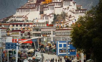 Atour Hotel  Potala Palace Square Lhasa