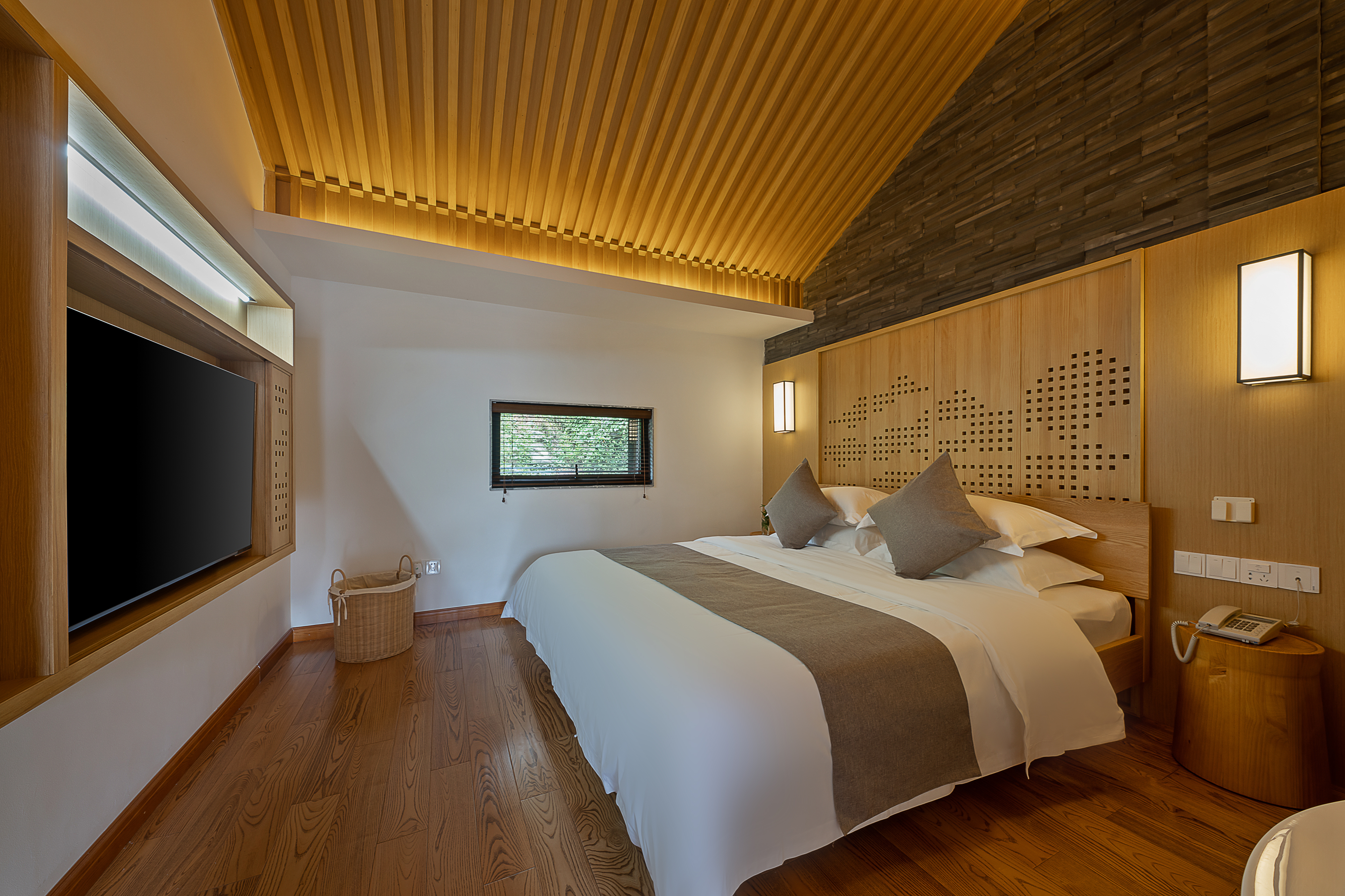 小楼枫情·Loft复式大床套房·按摩浴缸