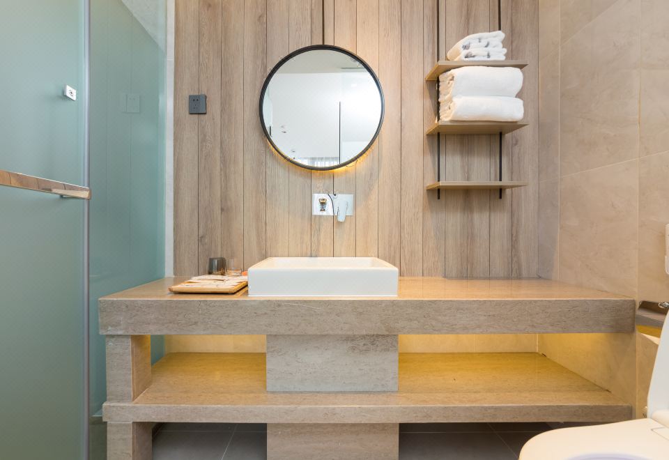 出岫商務大床房