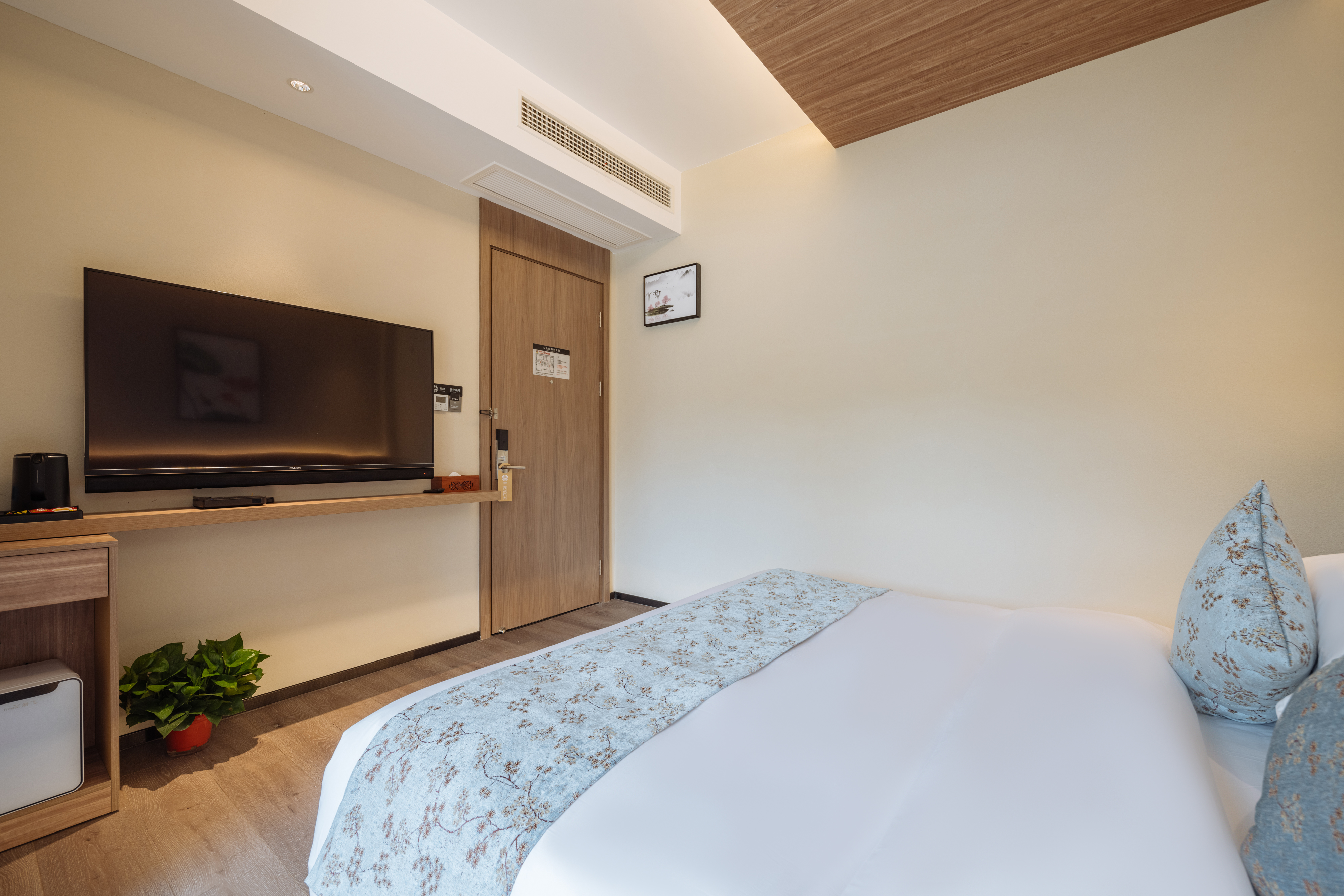 清风大床房（可观鱼塘+中央空调+智能客控）