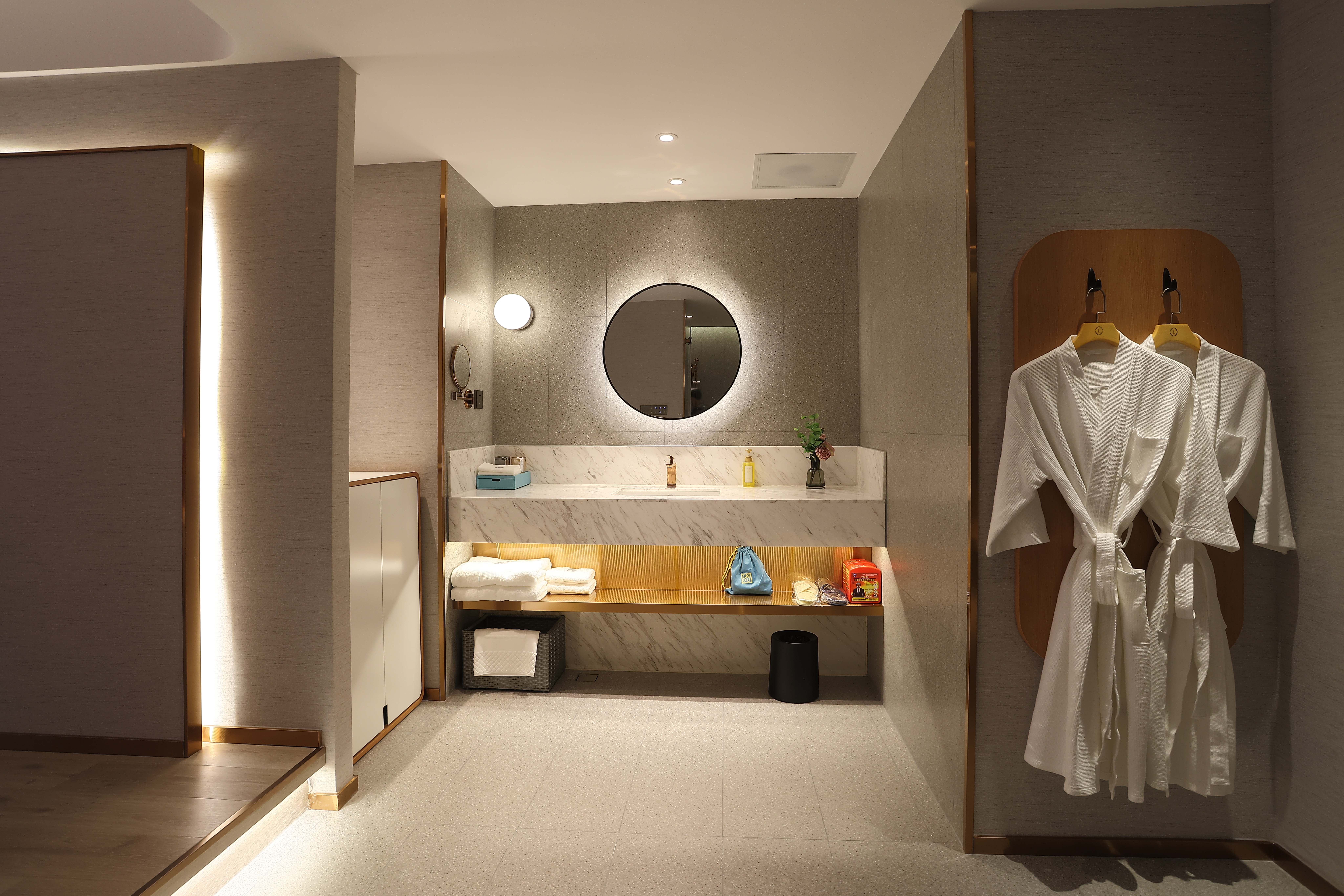 兰艺大床房（全屋智能语音控制+小冰箱）