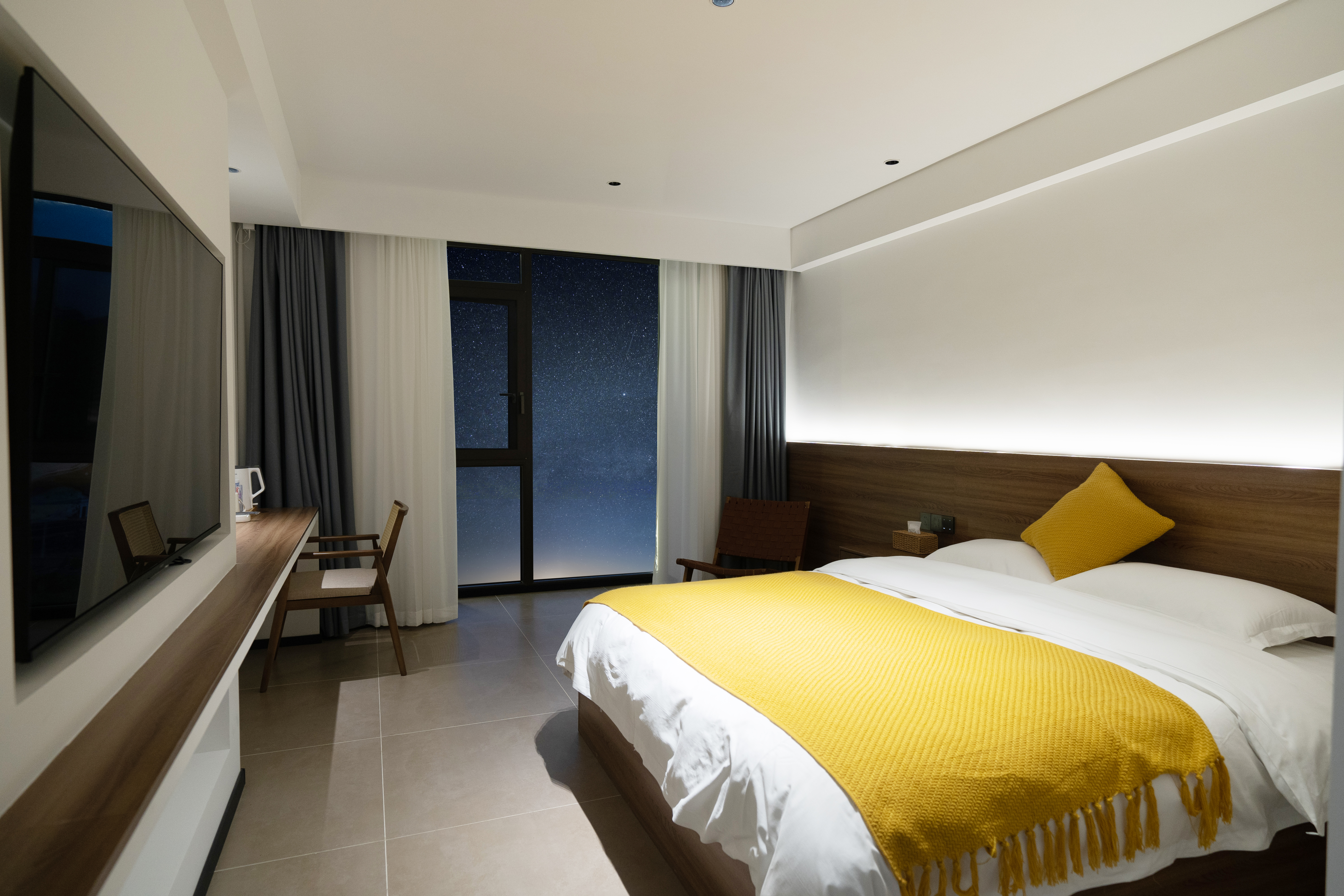 Queen Room With View