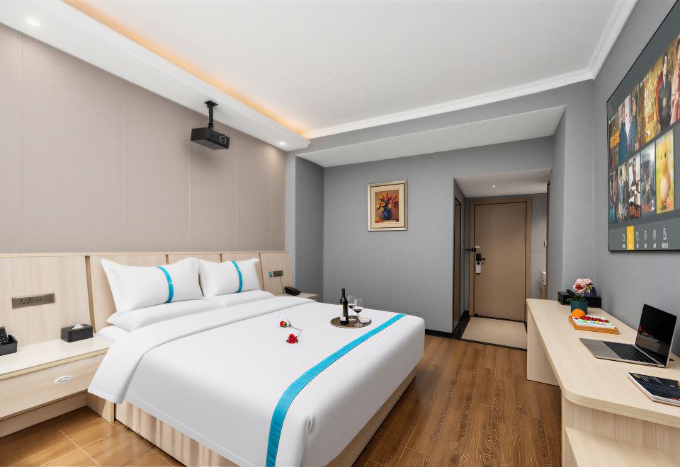 影音大床房（百寸屏幕高清观影+深睡记忆棉枕）