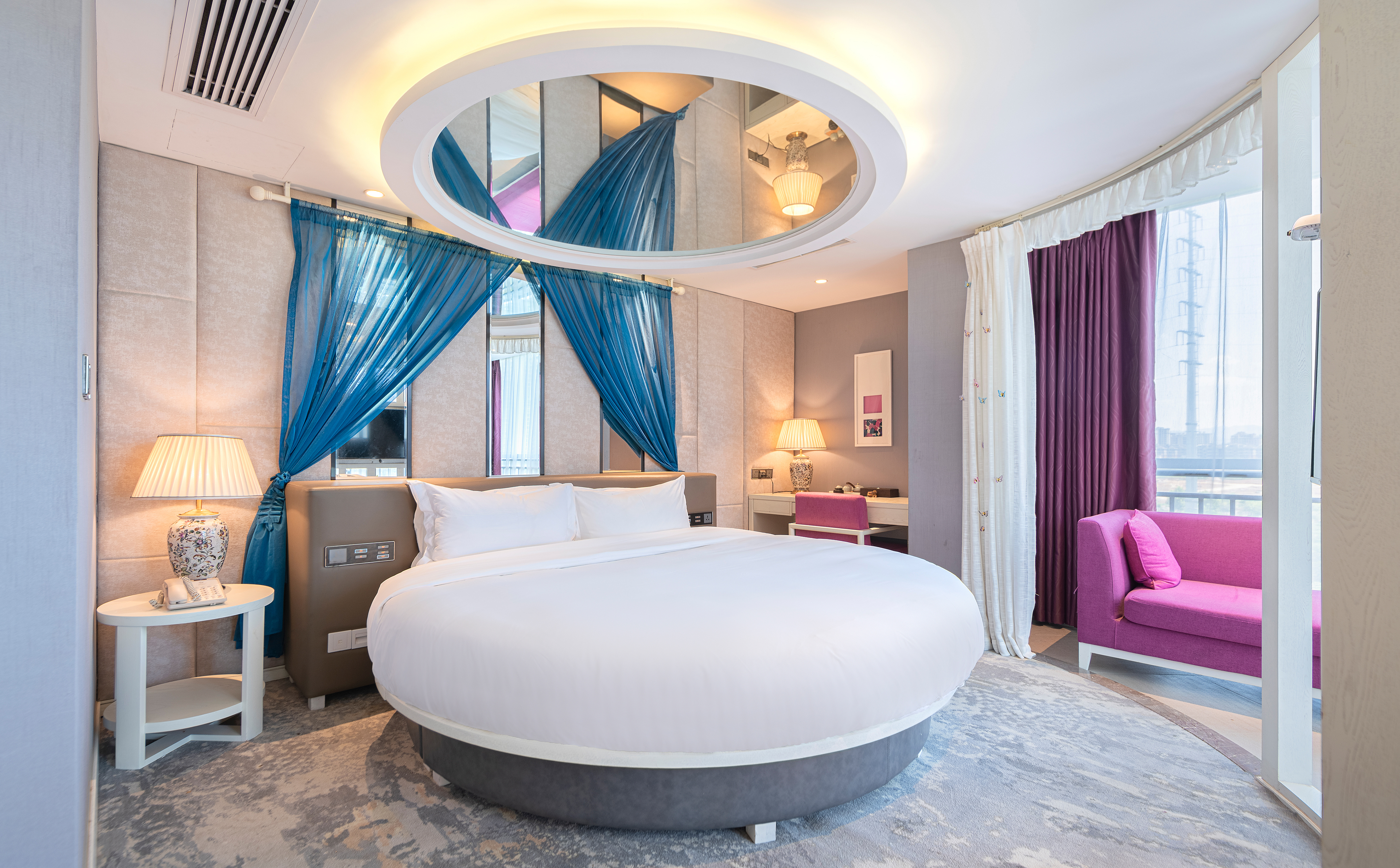 Fashionable Room - Double Occupancy (Roundbed)