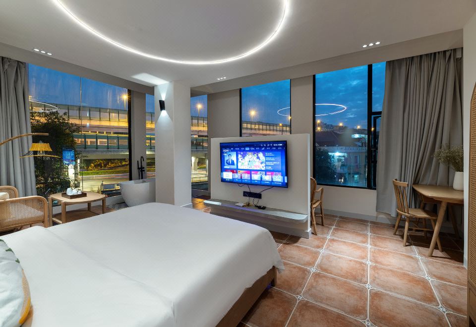 江景浴缸大床房（揽景落地窗+解压深泡浴缸+暖气加持）