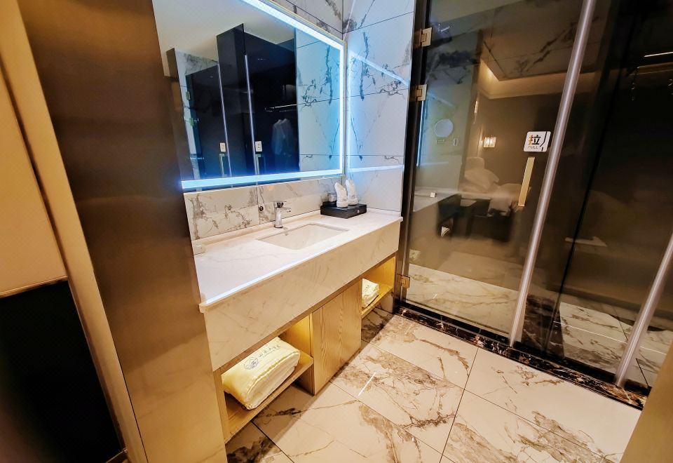 智能豪华大床房