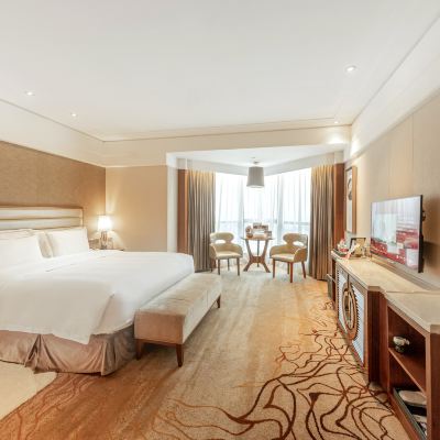 行政豪華大床房-180度闊景浴室 汕頭國際大飯店優惠