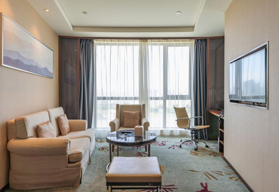 Superior Suite - 1-Room, Lake-View (1 living room)