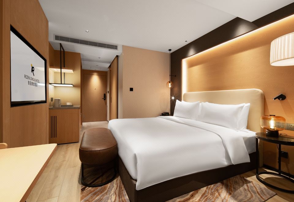 轻奢精选大床房（休闲办公+迷你冰箱+裸眠床品）