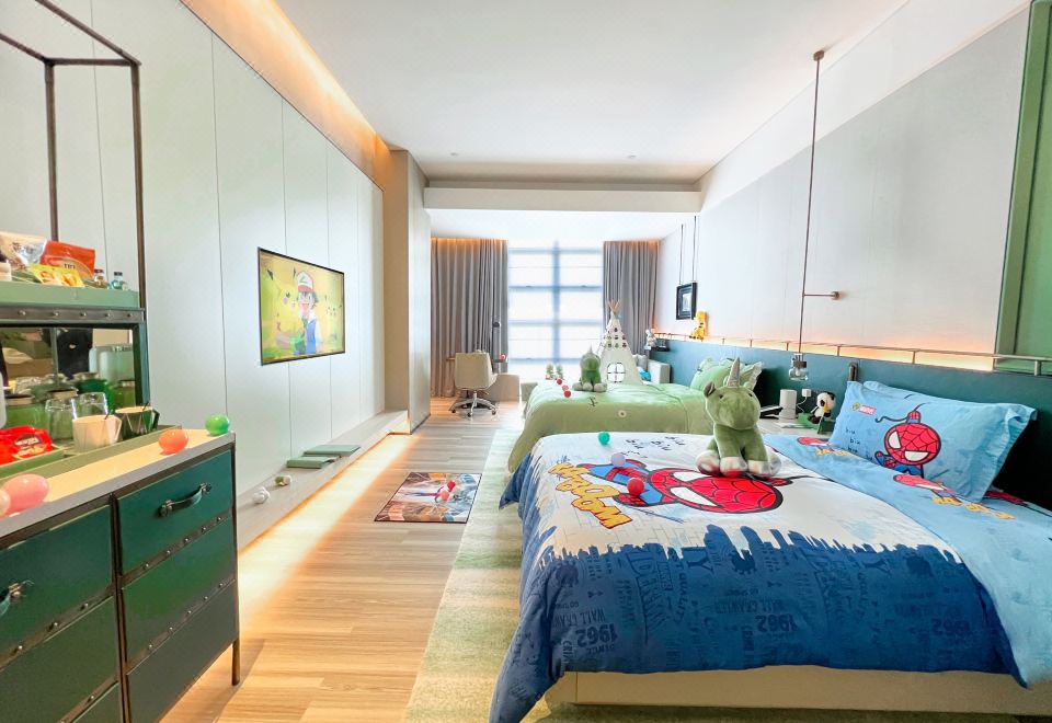 Investon Hotel Shenzhen LonghuaSpider-Man Theme Family Room [Kids Toys + Children Tent]