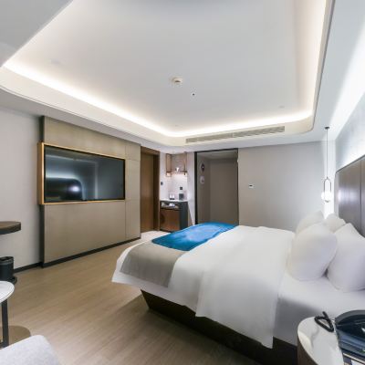 高級大床房（智能客控+電視投影+舒適沐浴+安心睡床墊） 和頤至尚飯店（太倉南洋廣場中南世紀城店）優惠