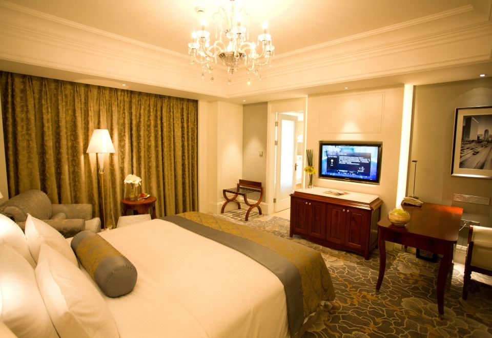 Courtyard by Marriott Shanghai FengxianFrench-Style Deluxe Executive Room (Double Bed)