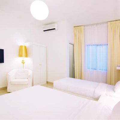 Basic Triple Room with Shared Bathroom