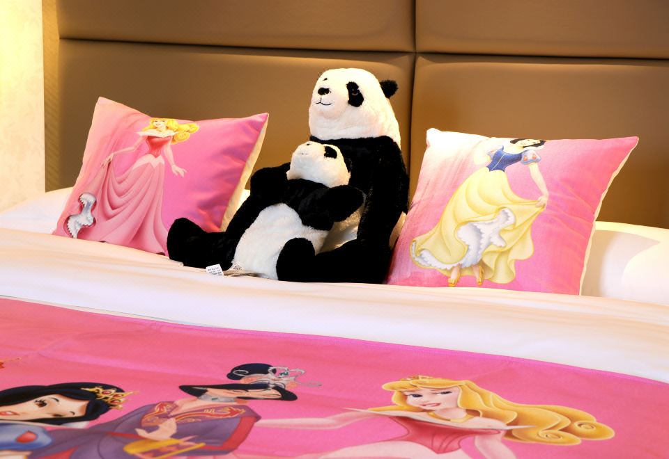 Shenzhen New World Weirui HotelFamily Friendly Themed Deluxe Suite