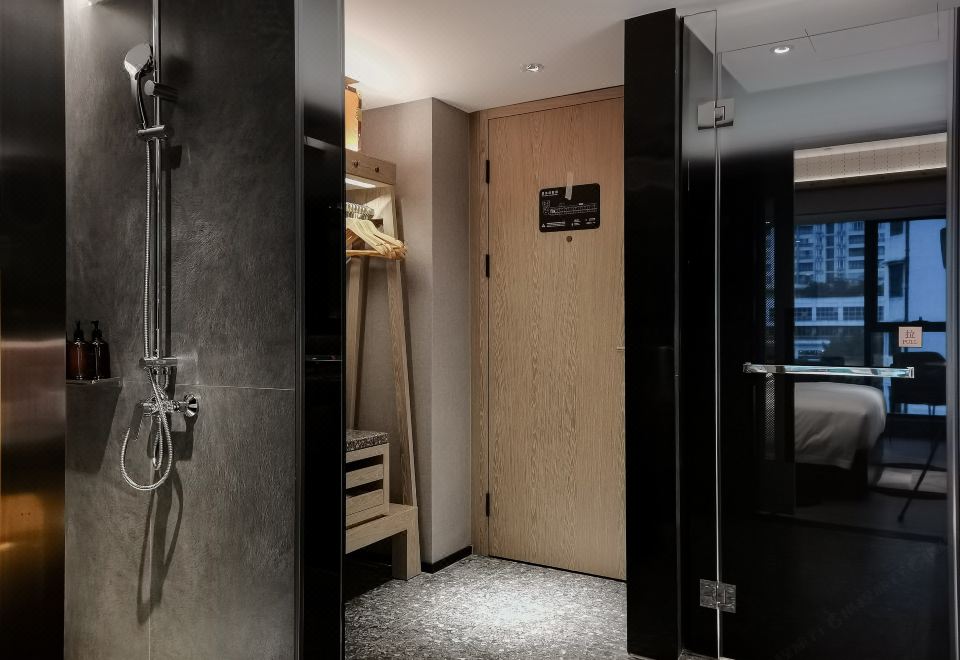 观影踏燕大床房