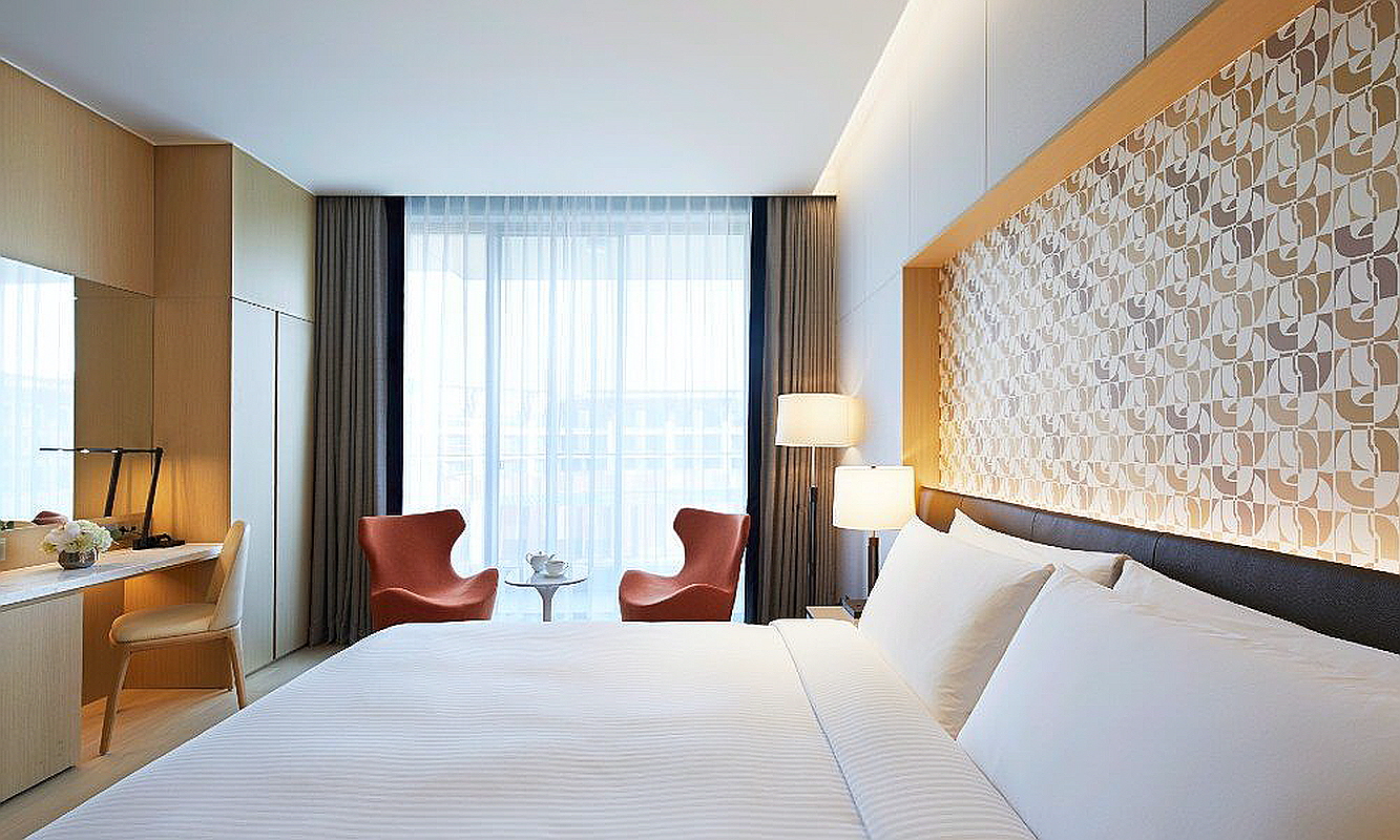 庭院景豪华特大床房