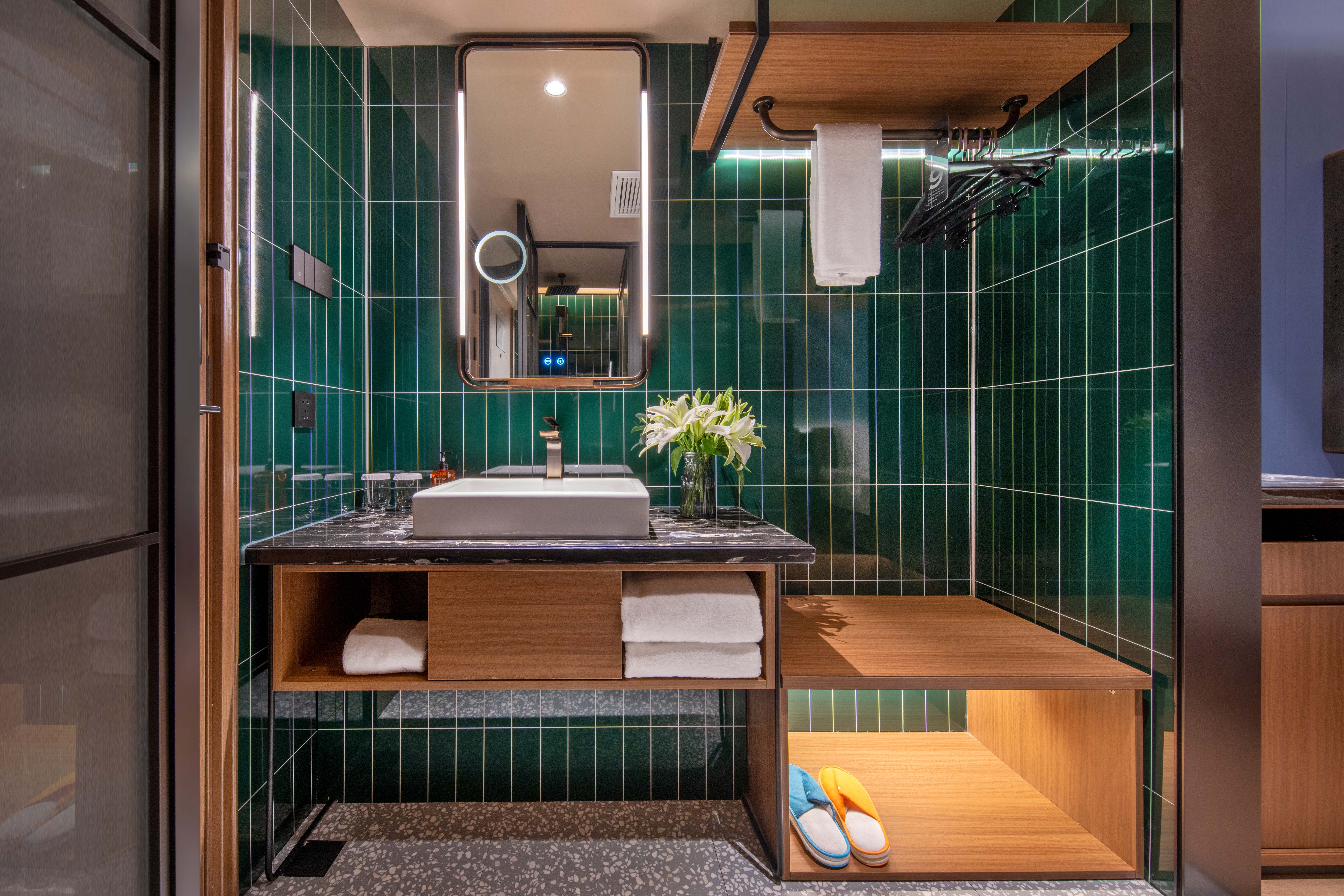 商务大床房（明窗+智能客控+电视投屏）