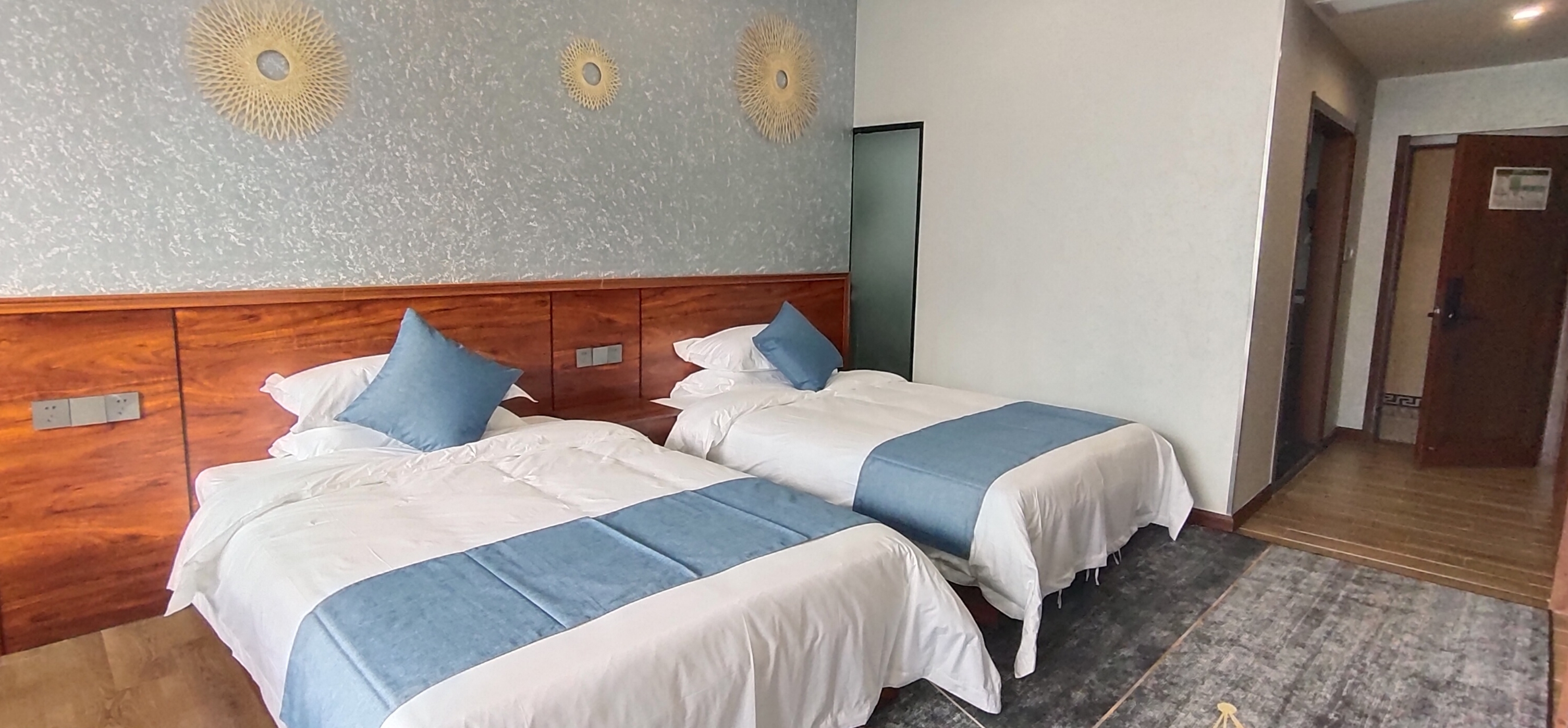 豪华山景国粹房