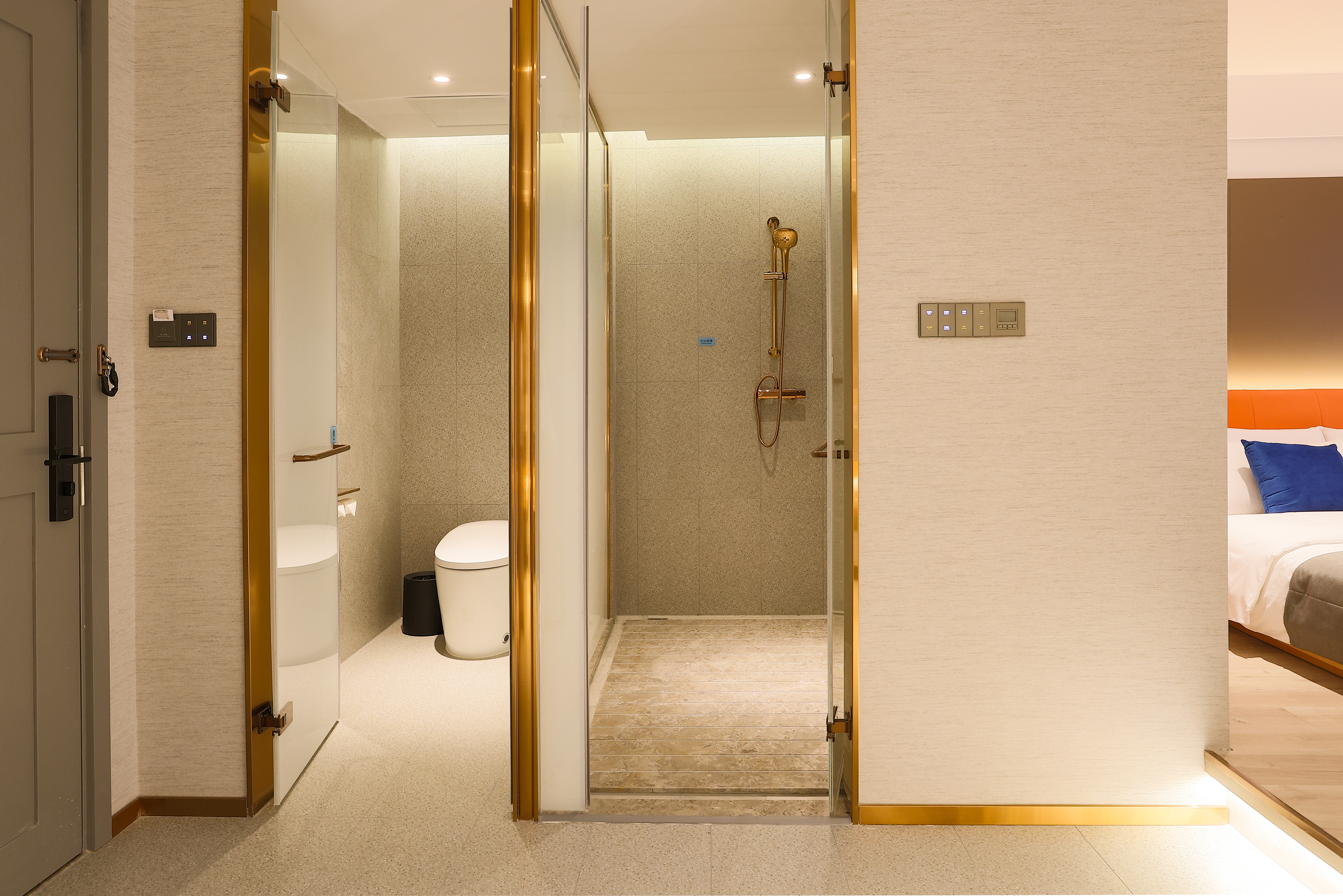 温馨榻榻米房（全屋智能语音控制+小冰箱）