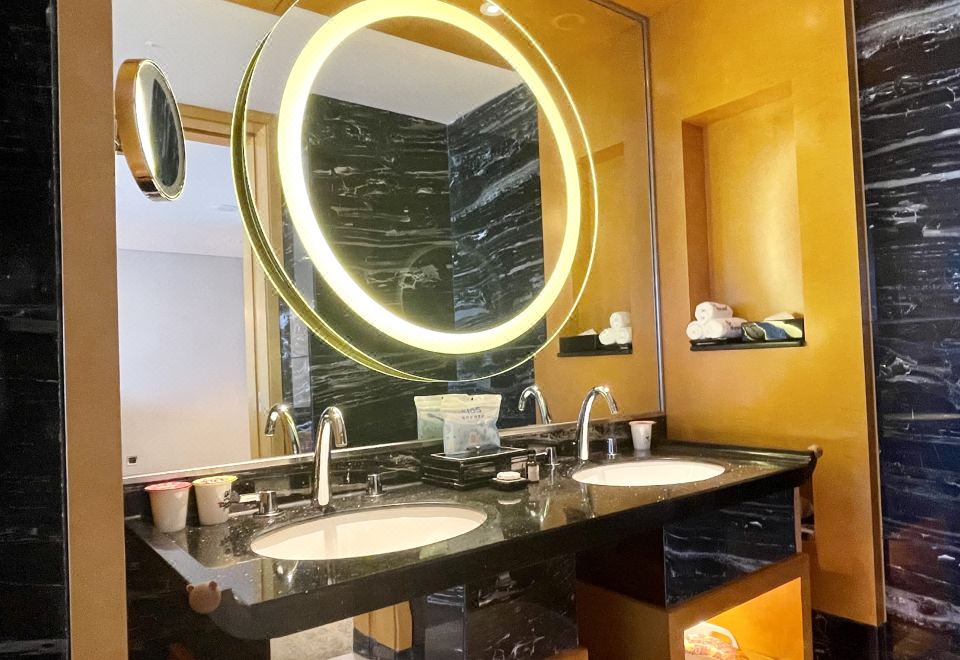 盼酷小黄鸭亲子主题至尊海景双床房