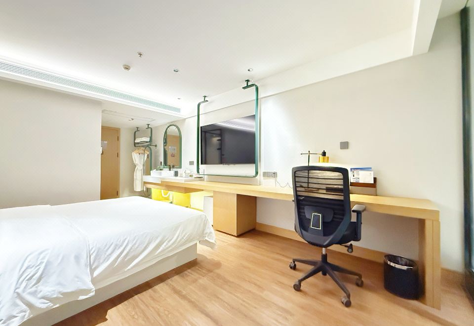 靜謐大床房 （65寸高清投屏）