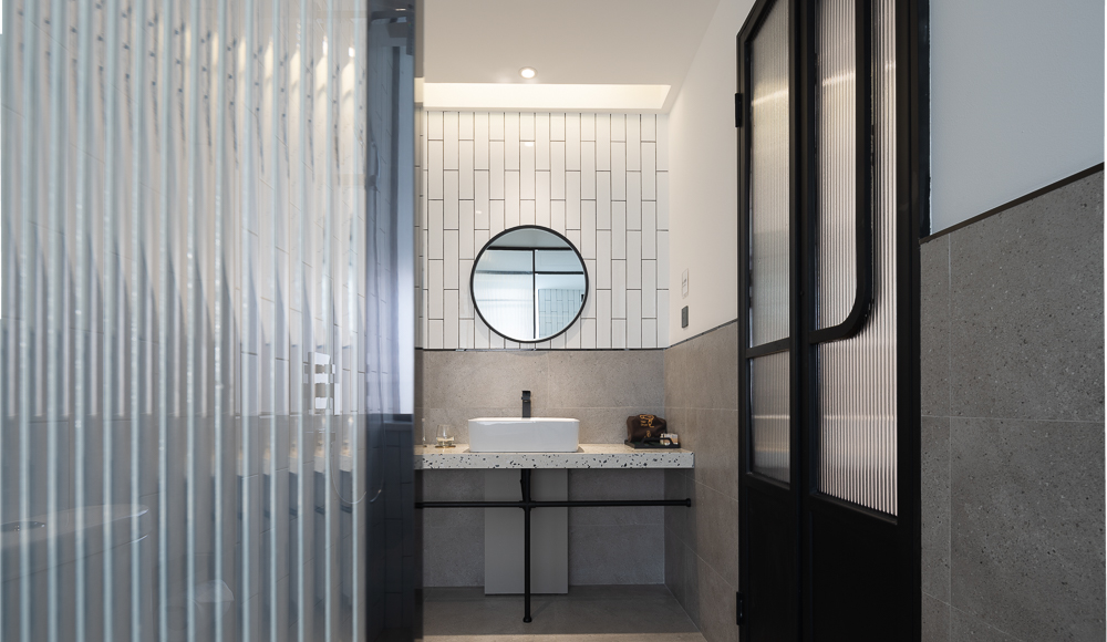 安舍城央菁英大床房-高速吹風機+以色列AHAVA精粹洗護