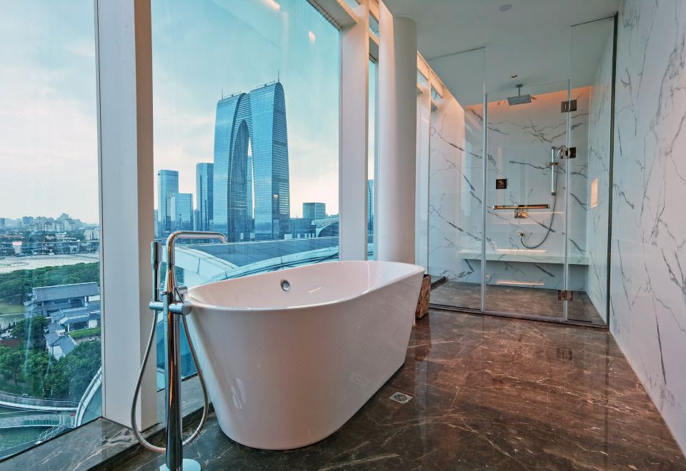 Crowne Plaza SuzhouPilot Double Bed Suite