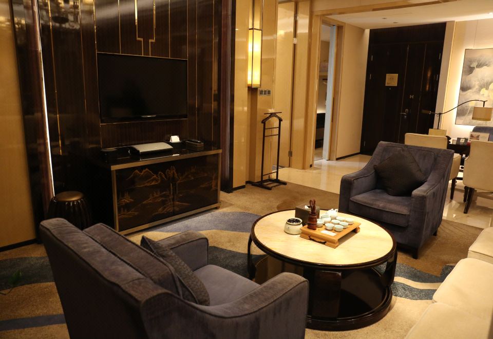 董事套房（繁華街景+加濕凈化一體機+斯林百蘭床墊）