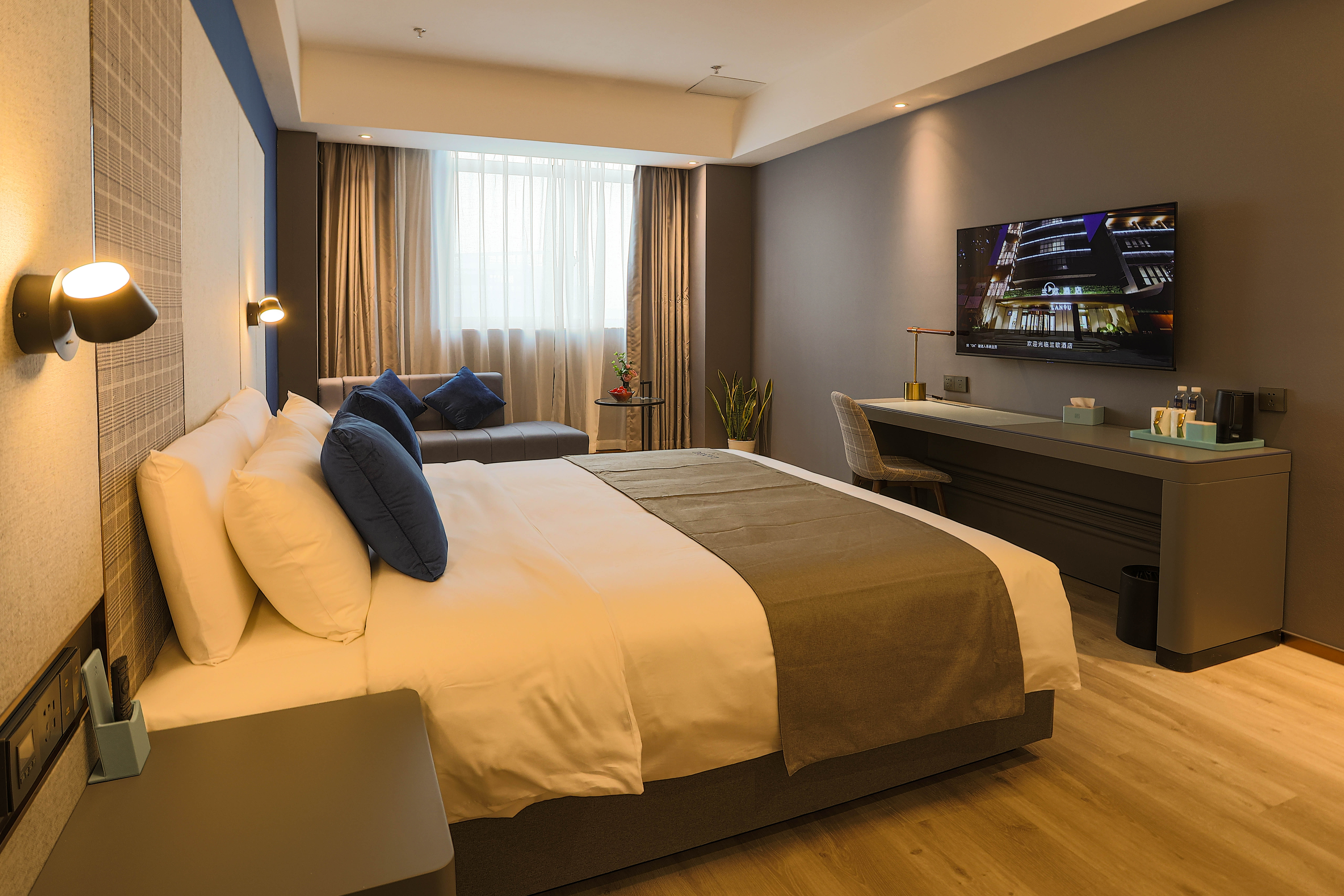 兰艺大床房（全屋智能语音控制+小冰箱）