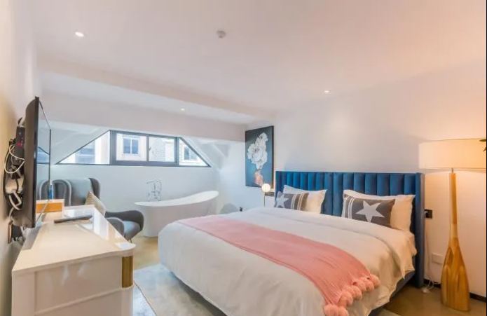 自然湖景亲子房