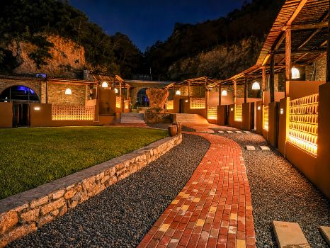 Luoyang Manyao Mountain Lodge Resort Hotel