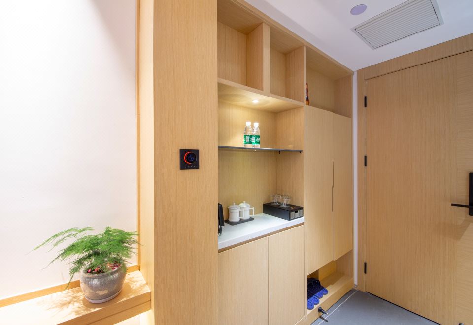 情侣大床房|智能轻奢+双层隔音