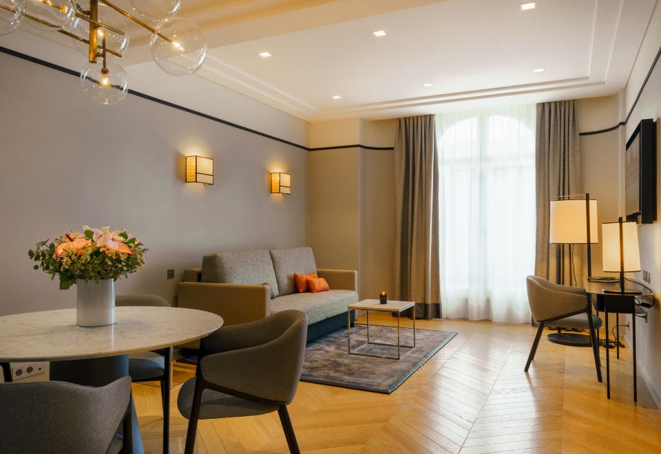 Fraser Suites le Claridge Champs-ElyséesOne Bedroom Premier Suite