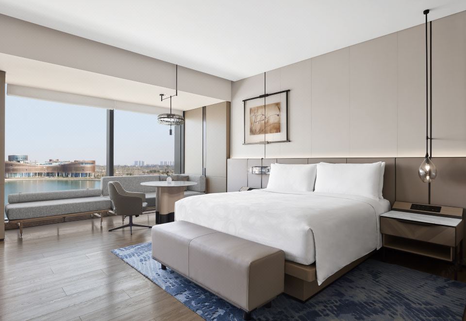 行政湖景大床房