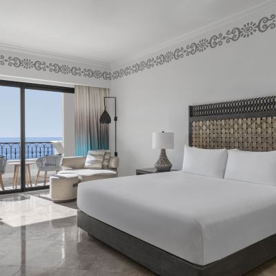 Deluxe King Room with Ocean View and Balcony