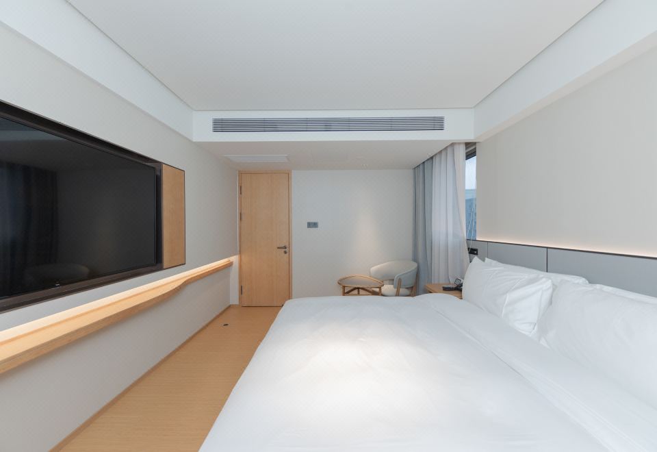 套房（65寸4K电视投屏+智能客控+沙发）