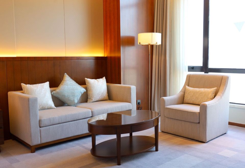 Oakwood Premier TongluDeluxe King Room